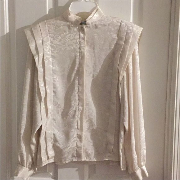 Cream colored Dress Shirt - Picture 5 of 6